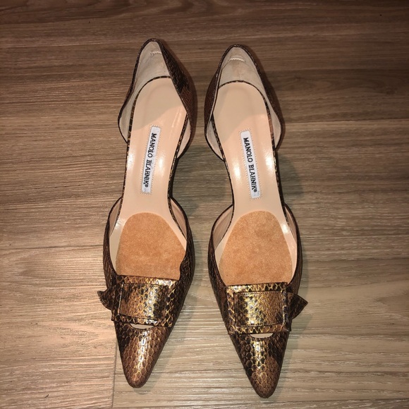 Manolo Blahnik Shoes - Manolo Blahnik Kitten Heel Pump
